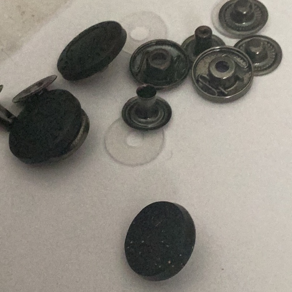 Buttons and snaps . - Picture 4 of 5
